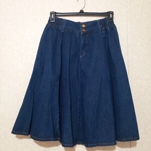 NEW....TAMMING....VINTAGE...Classic Blue Denim Skirt....SIZE:L